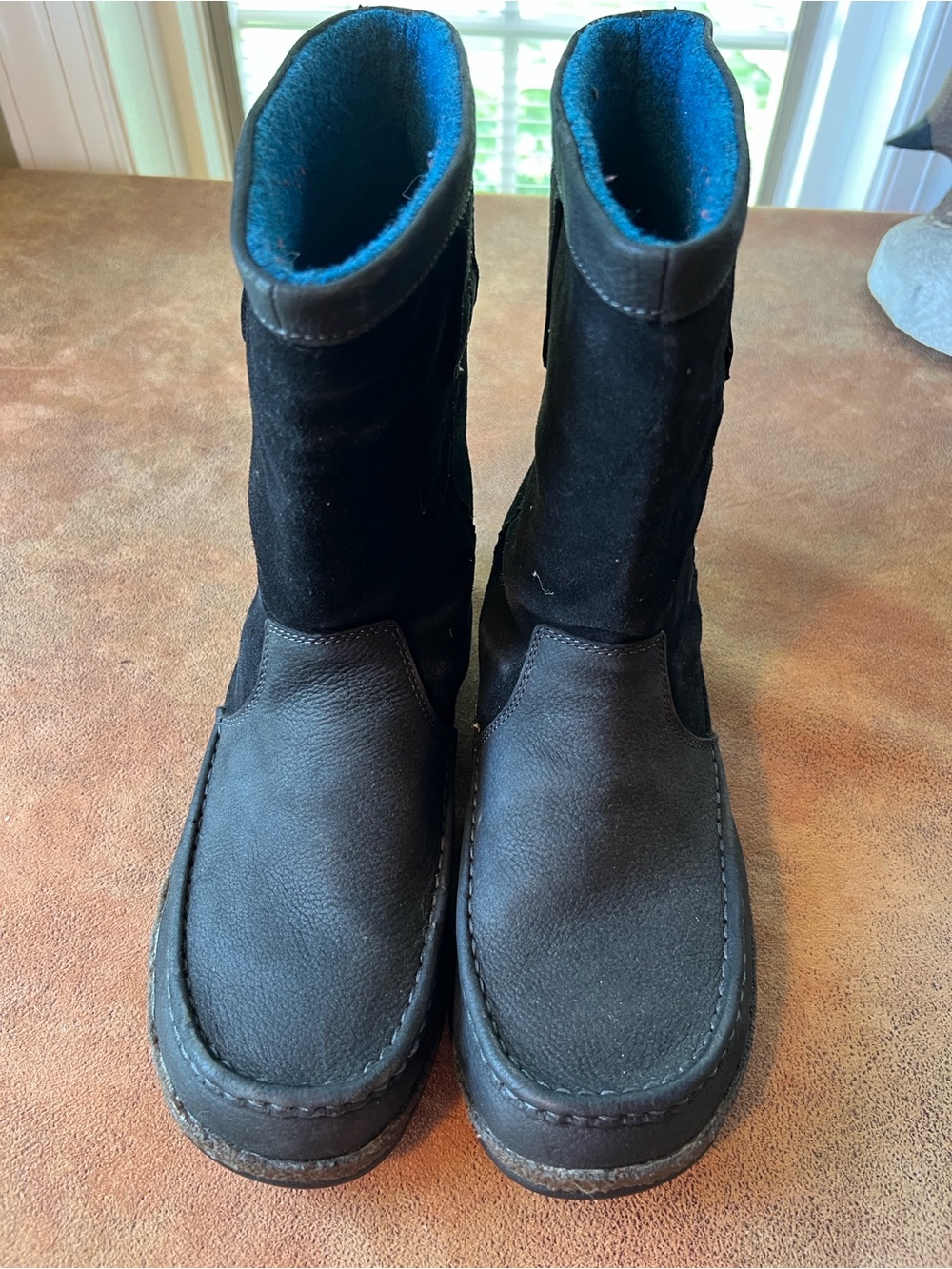 OluKai Kohana Men's Black Suede & Leather Boots with Blue Lining. Size 10